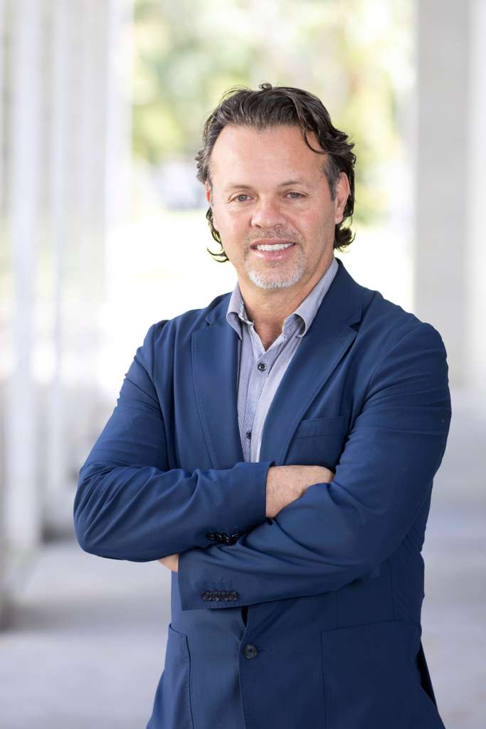 Dr. Andrés Ramírez, Profesor Asociado en Florida Atlantic University